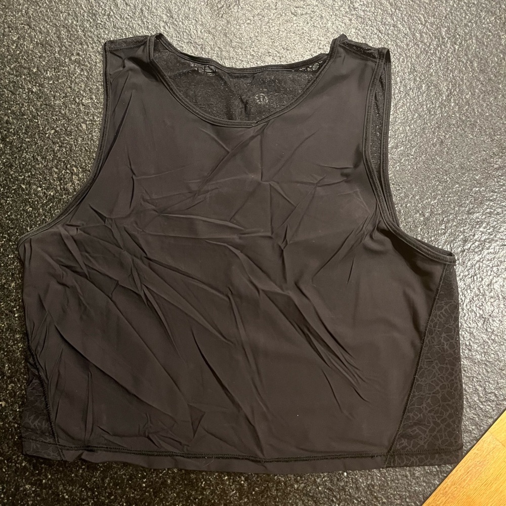 Lululemon workout crop top